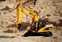 HUINA 1/14TH SCALE RC EXCAVATOR 2.4G 15CH w/DIE CAST BUCKET